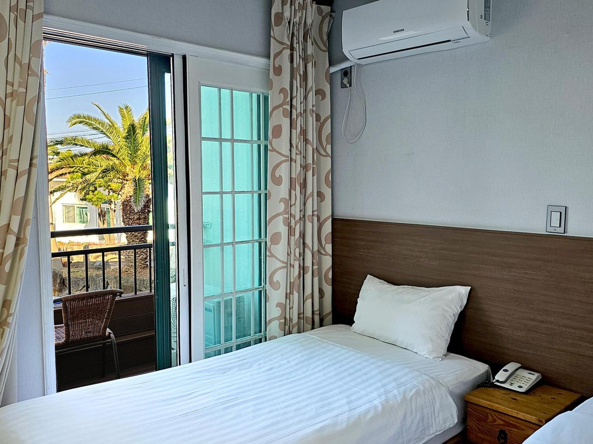 Sea Cliff Hotel Jeju Exterior foto