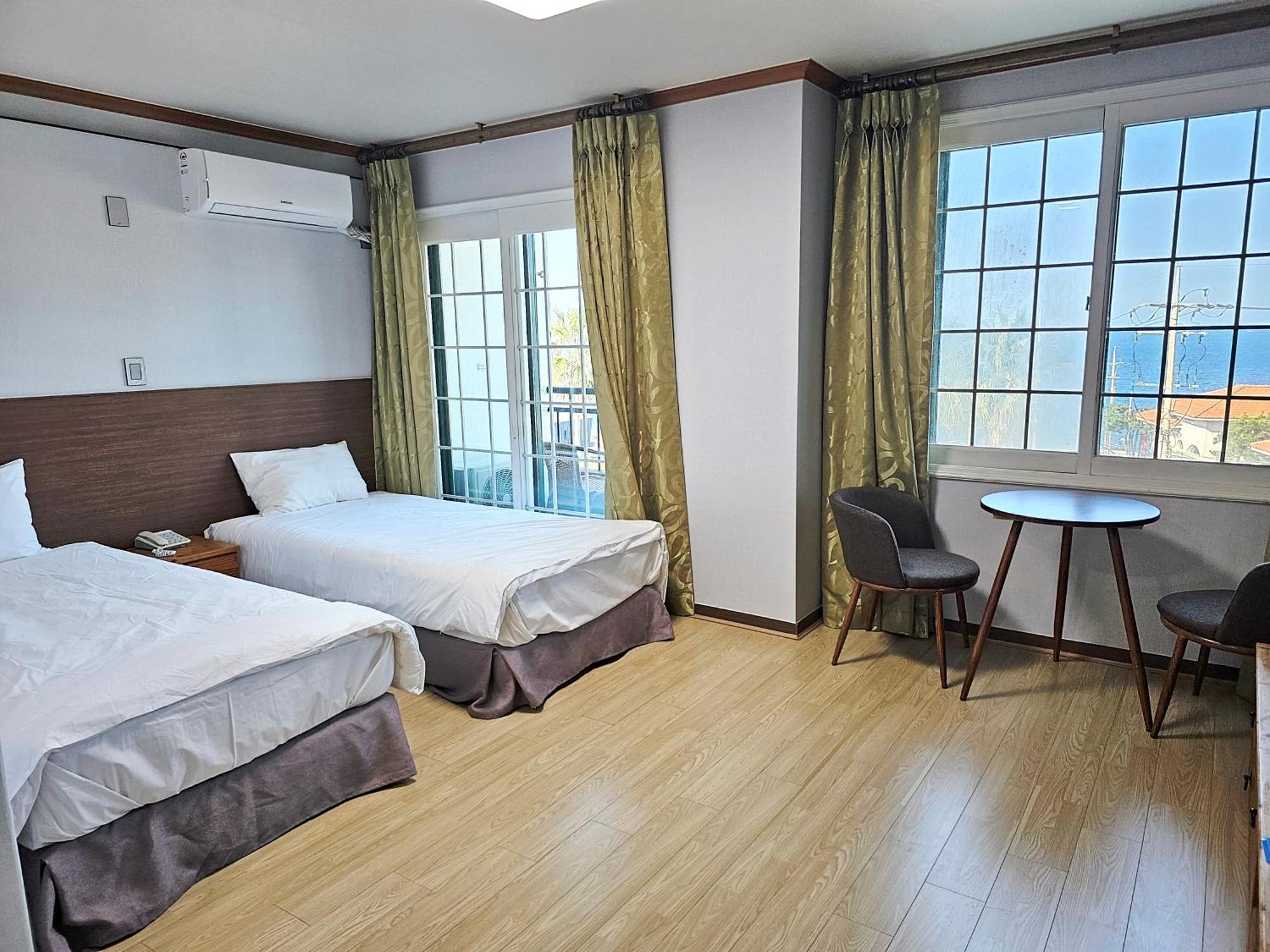 Sea Cliff Hotel Jeju Exterior foto