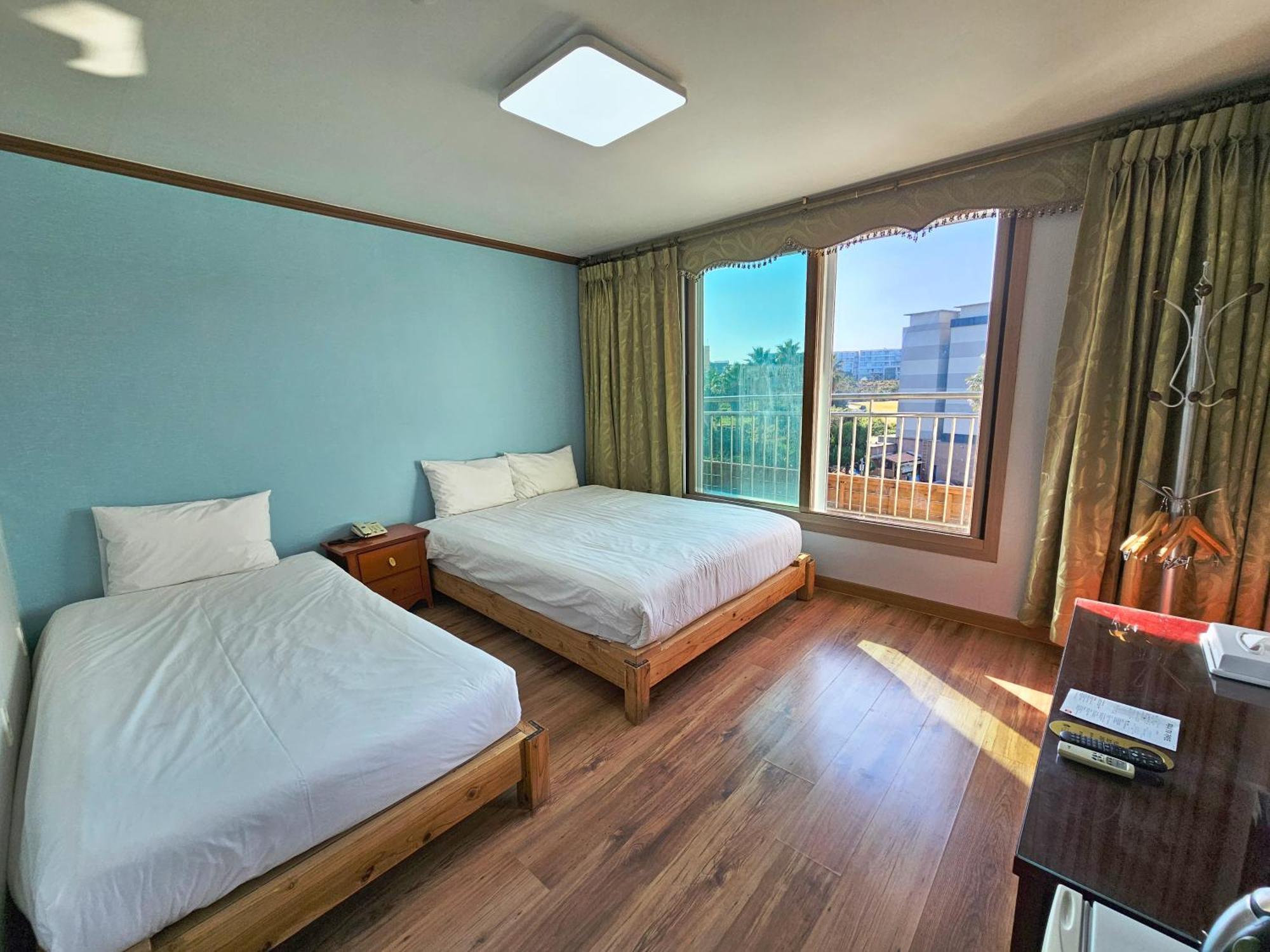 Sea Cliff Hotel Jeju Quarto foto
